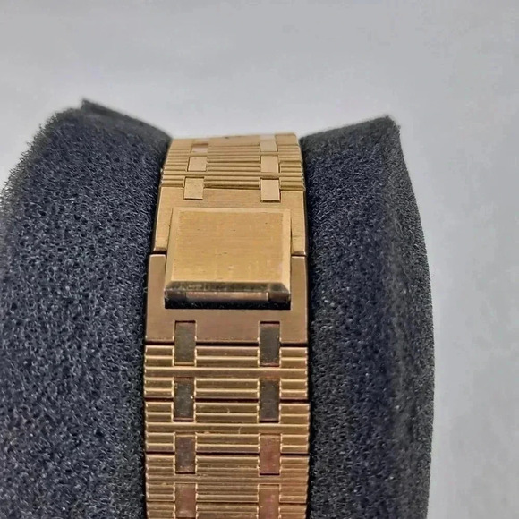 Bulova Quartz Watch with new battery - Picture 2 of 8